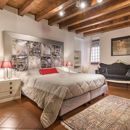 Residenza Angels @Piazzadelleerbe Apartment Verona Luaran gambar