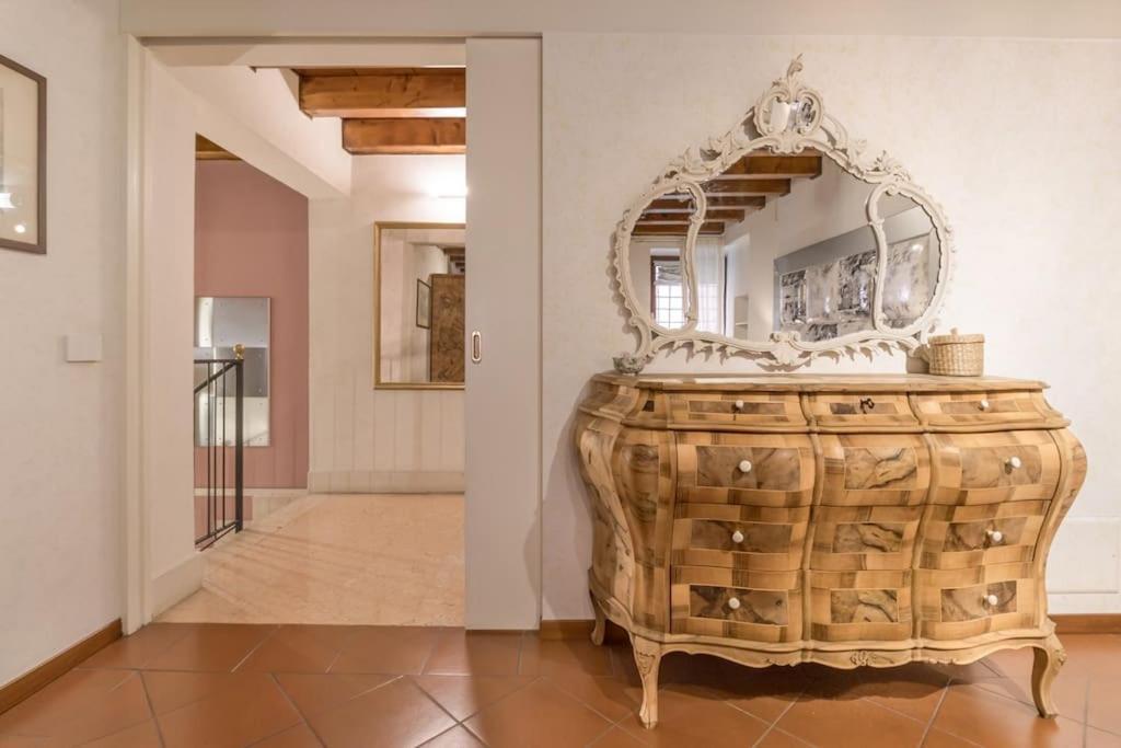 Residenza Angels @Piazzadelleerbe Apartment Verona Luaran gambar