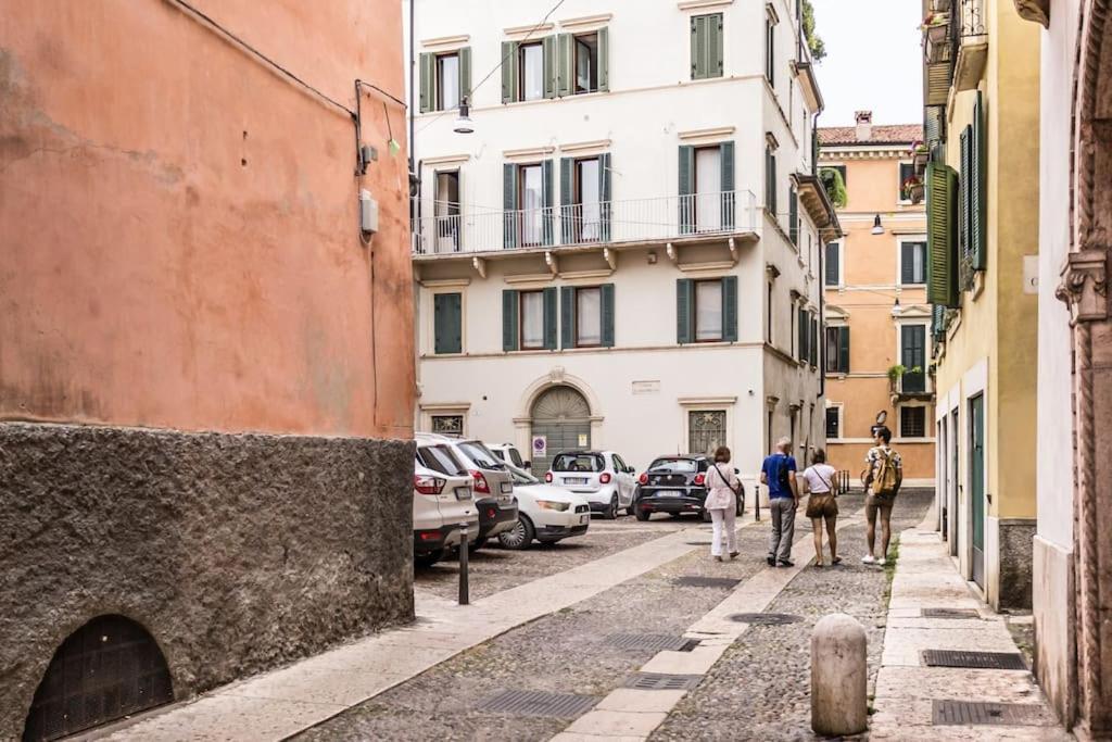 Residenza Angels @Piazzadelleerbe Apartment Verona Luaran gambar