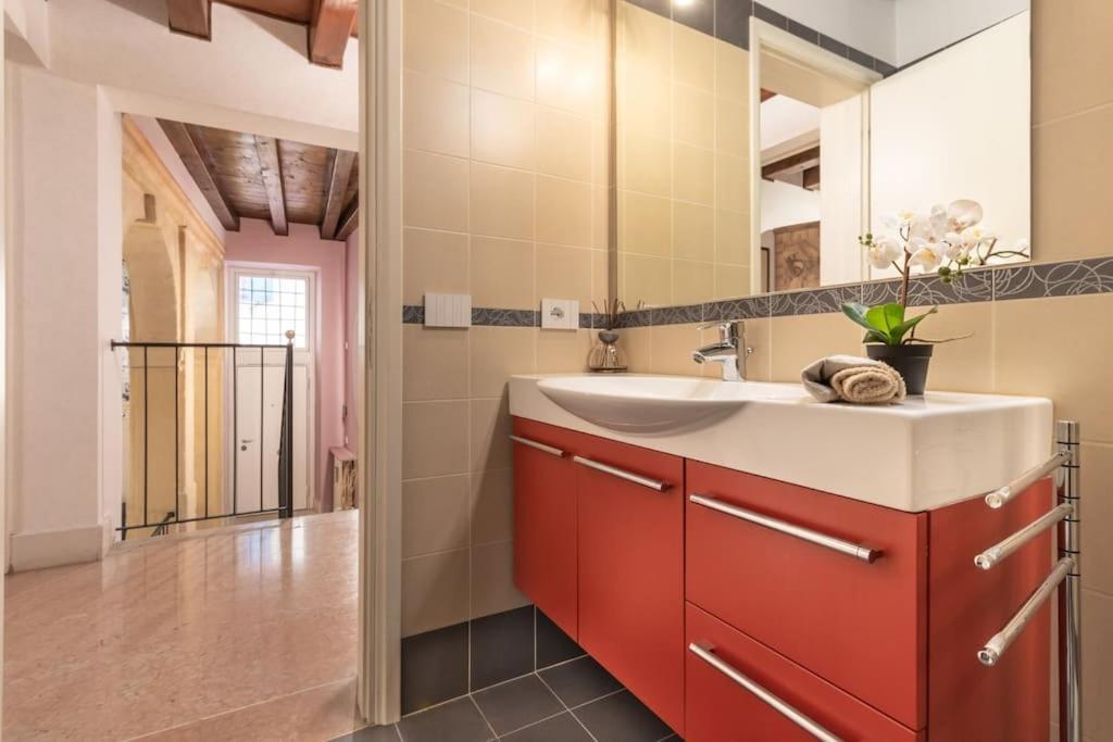 Residenza Angels @Piazzadelleerbe Apartment Verona Luaran gambar