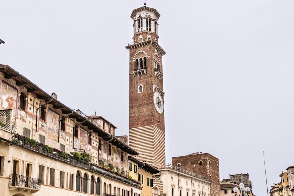 Residenza Angels @Piazzadelleerbe Apartment Verona Luaran gambar